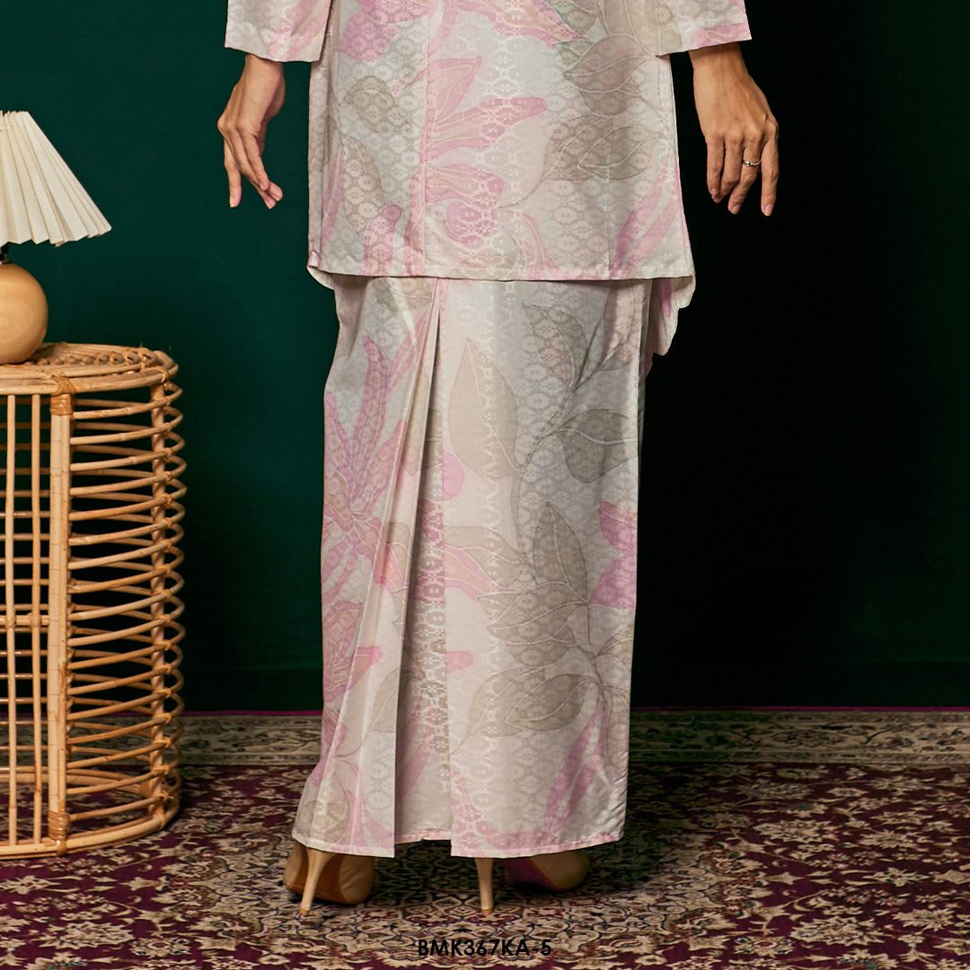 Kebaya Anggun 2.0 in Baby Pink (BMK367KA-5) - Image 4