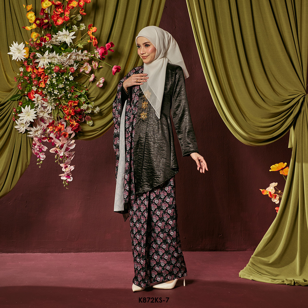 Kebaya Saloma With Shawl in Black (K872KS-7) - Image 2