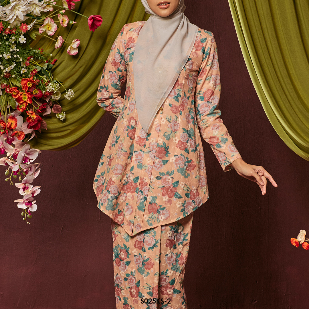 Kebaya Saloma in Pale Orange (S025KS-2) - Image 3