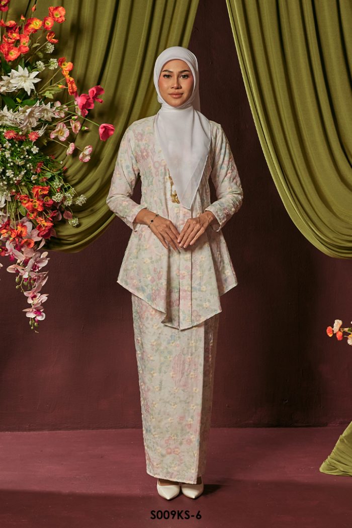 Kebaya Saloma in Classic Rose (S009KS-6)