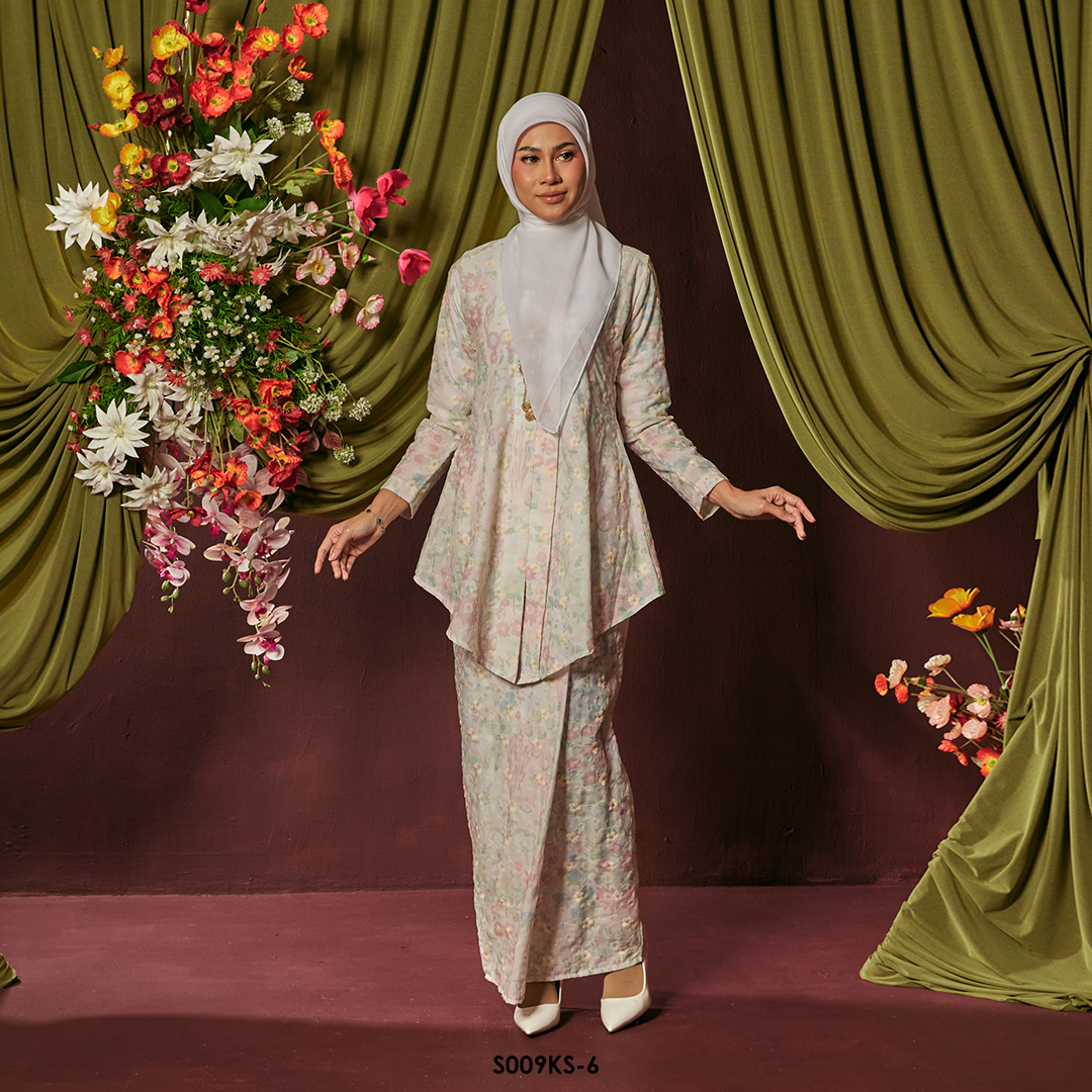 Kebaya Saloma in Classic Rose (S009KS-6) - Image 2