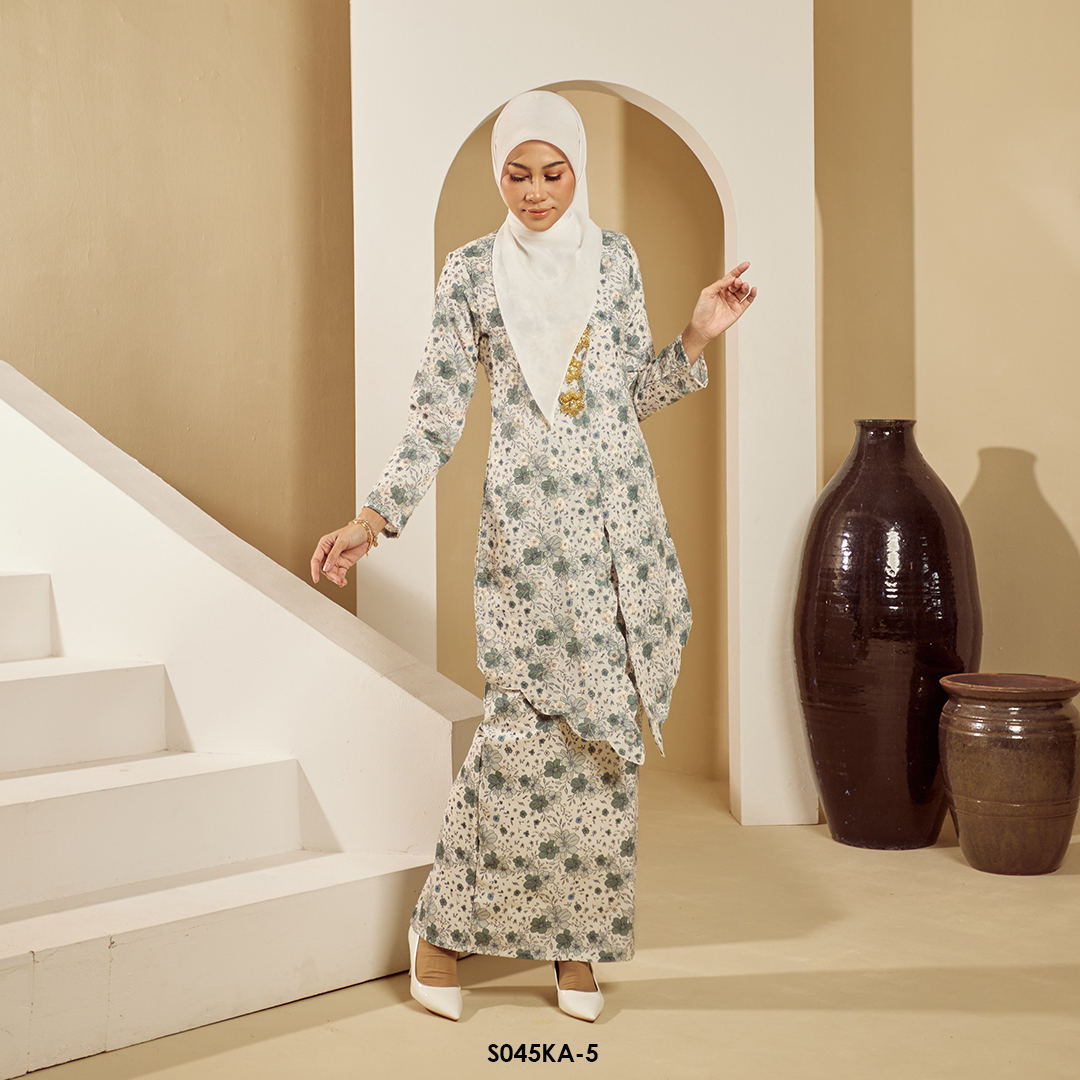 Kebaya Anggun 2.0 in Pastel Green (S045KA-5) - Image 2