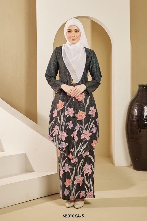Kebaya Anggun 2.0 in Black (SB010KA-5)