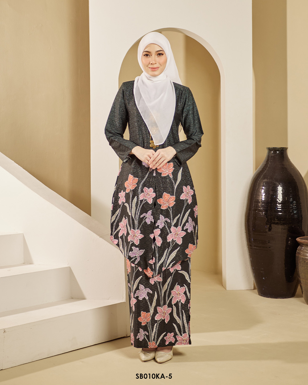 Kebaya Anggun 2.0 in Black (SB010KA-5)