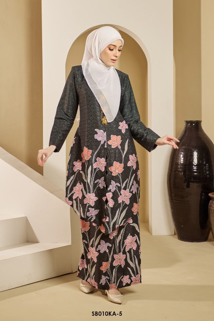 Kebaya Anggun 2.0 in Black (SB010KA-5)