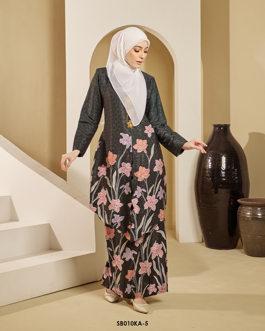 Kebaya Anggun 2.0 in Black (SB010KA-5) - Image 2