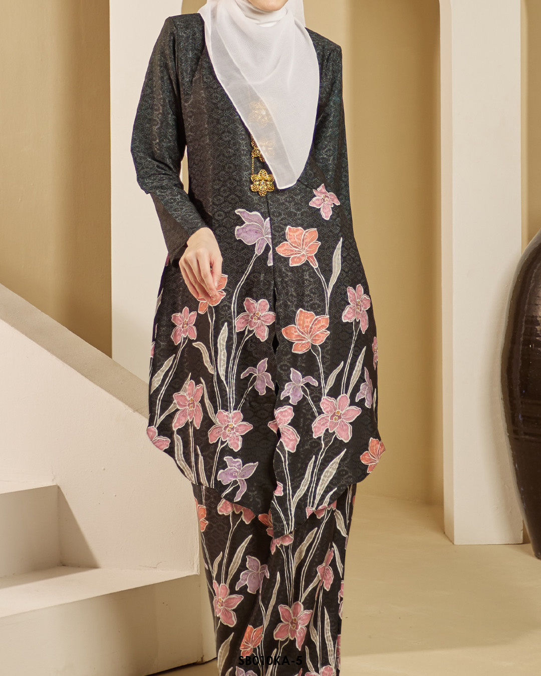 Kebaya Anggun 2.0 in Black (SB010KA-5) - Image 3